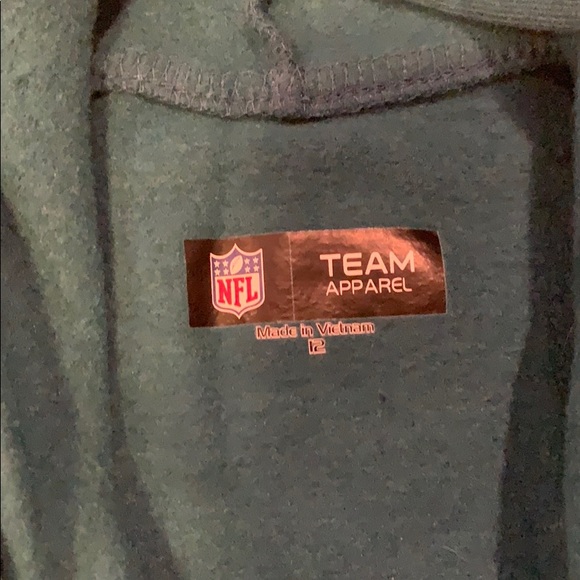 Girls cropped Eagles hoodie - Picture 3 of 3